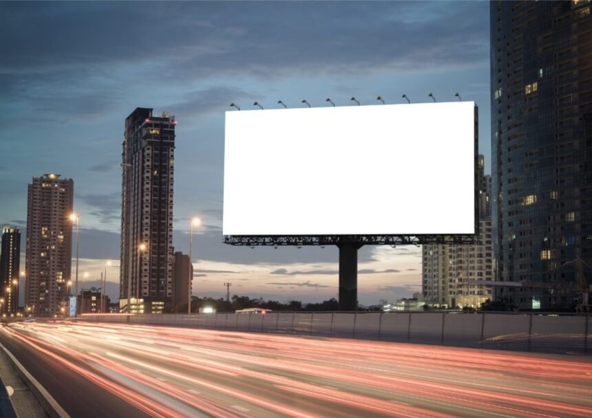 Apa Perbedaan Baliho dan Billboard