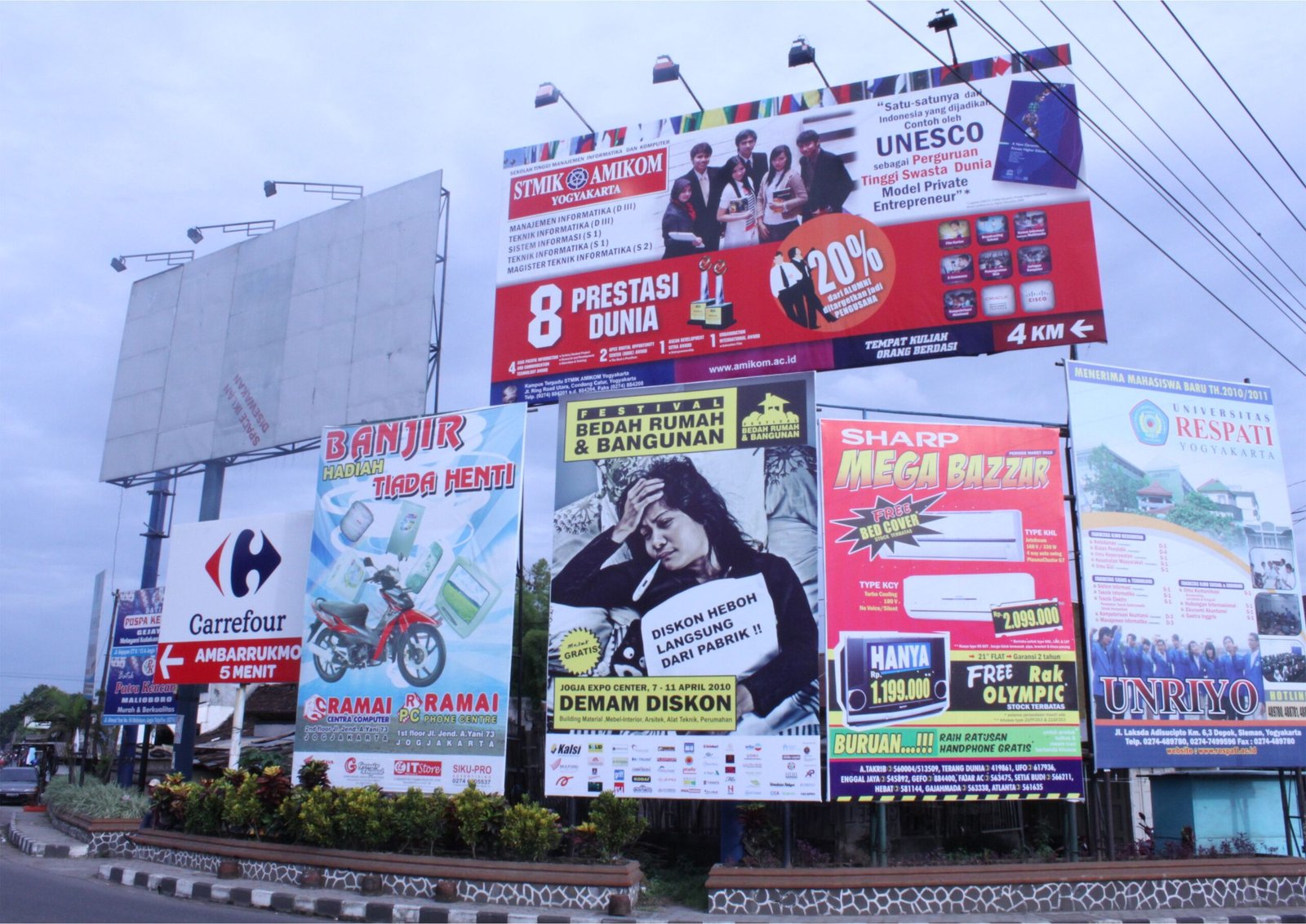 Apa Perbedaan Baliho dan Billboard - Jasa Papan Nama Jogja